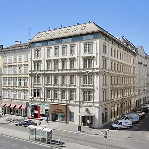 Living An Der Oper Hotel